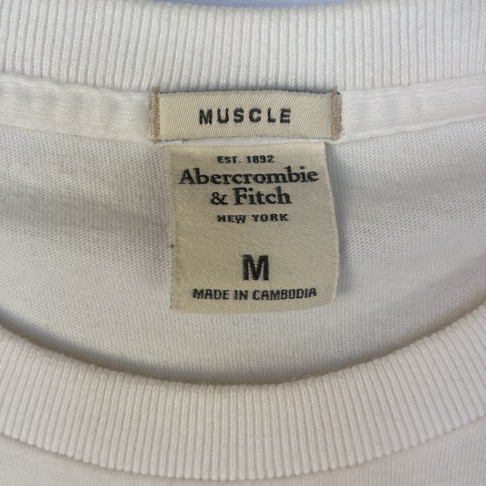 Gently Worn Abercrombie & Fitch Muscle White Graphic T-Shirt -Men’s Size Medium - Picture 6 of 9